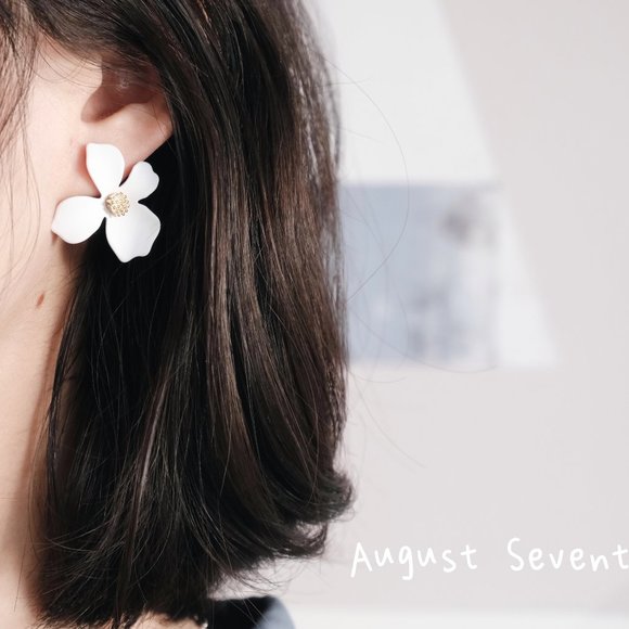 3/$35 White Flower Stud Earring - Picture 3 of 6